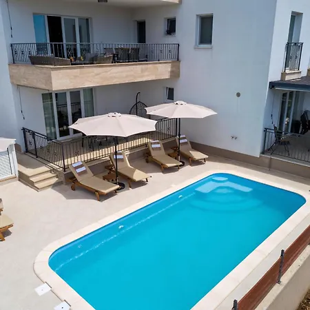 Villa 3D By The Sea With Pool And Included Breakfast Kastela Exterior photo