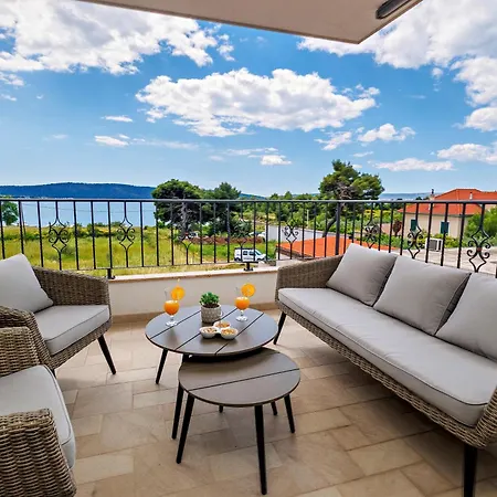 Villa 3D By The Sea With Pool And Included Breakfast Kastela Exterior photo