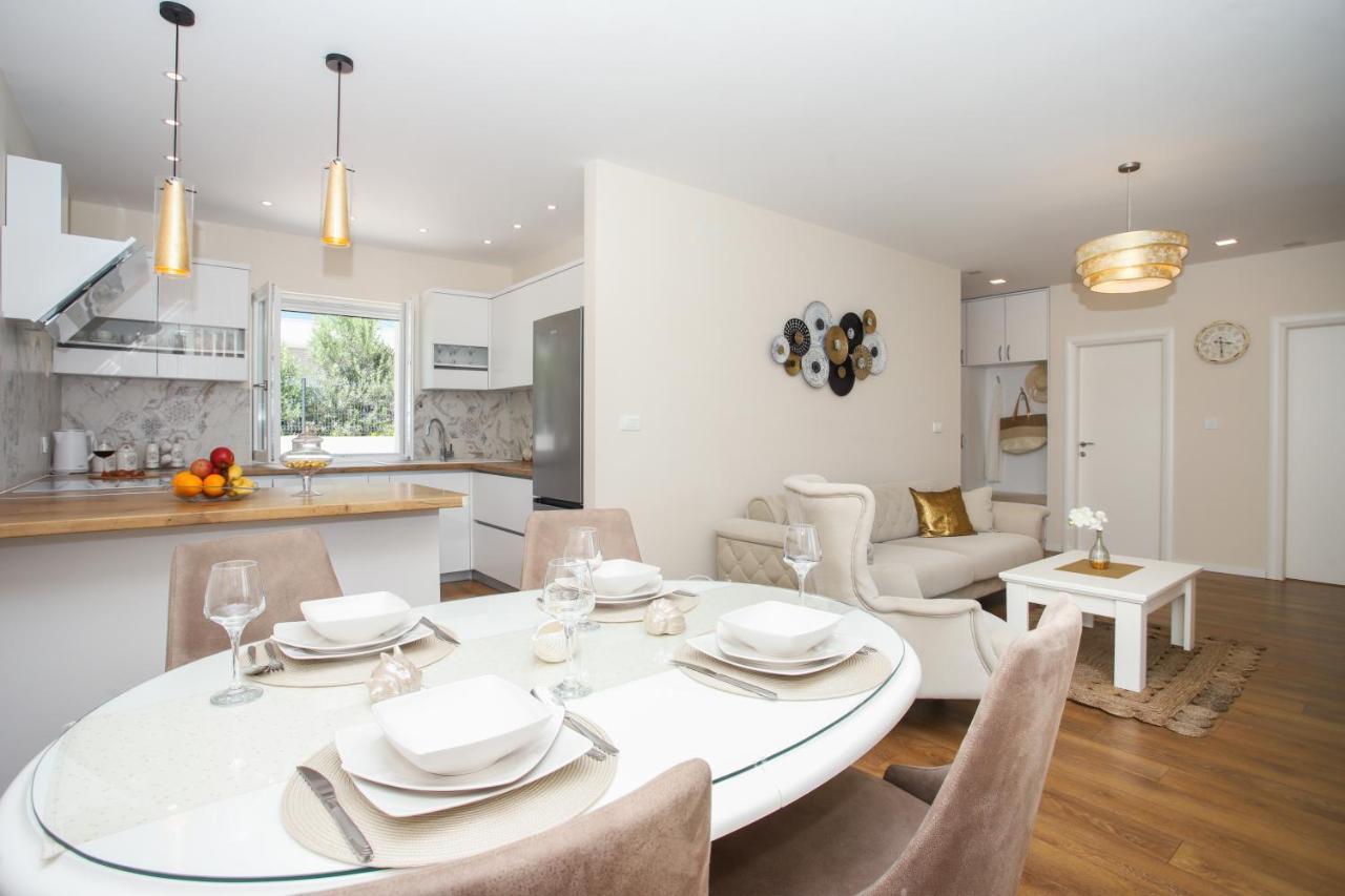 Apartmán 3d By The Sea With Pool And Included Breakfast